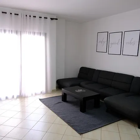 Spacious Near Apartament