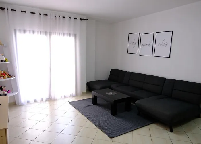 Spacious Near Apartament