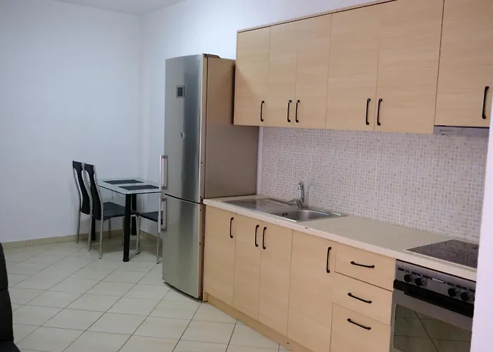 Spacious Near Apartament